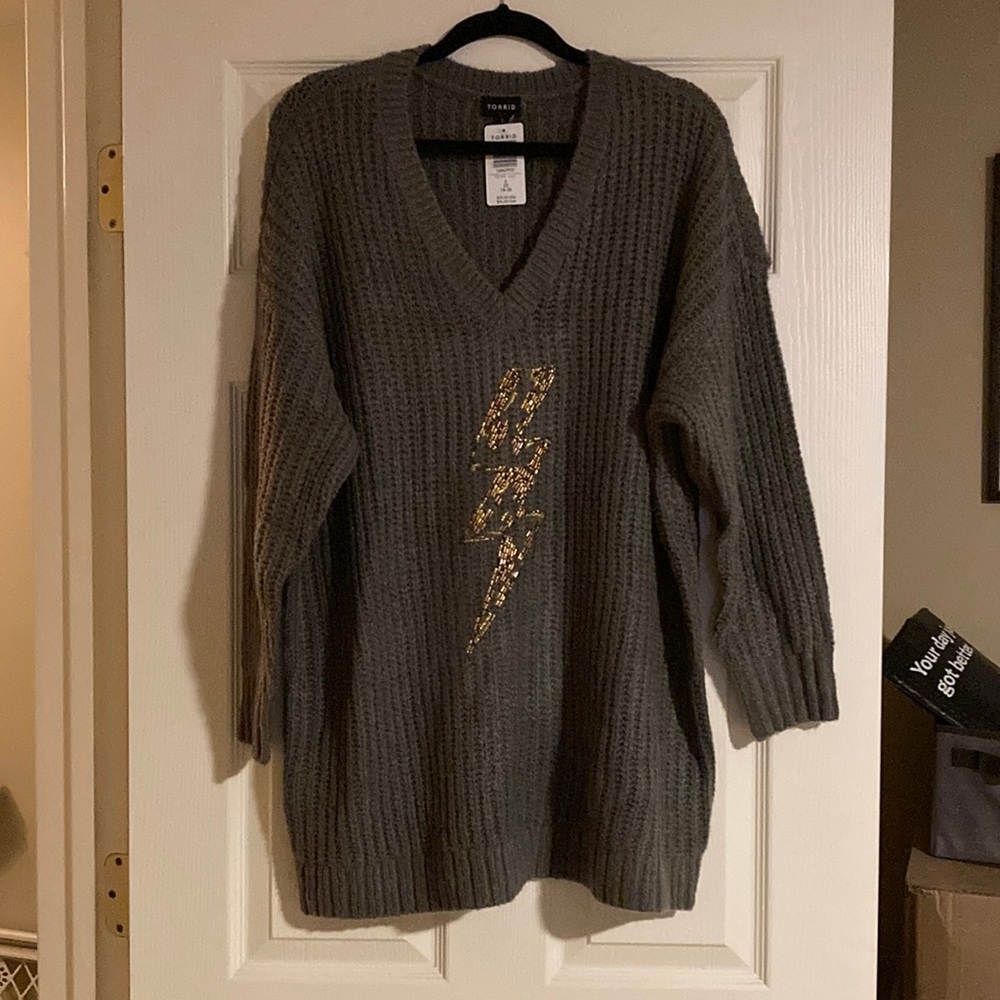 New with tags Torrid size 2 knit gray sweater with lightening bolt detail